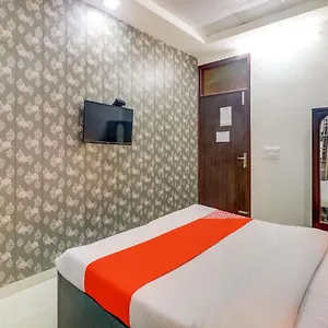 Hotel Oyo 74060 Taj Residency, New Delhi